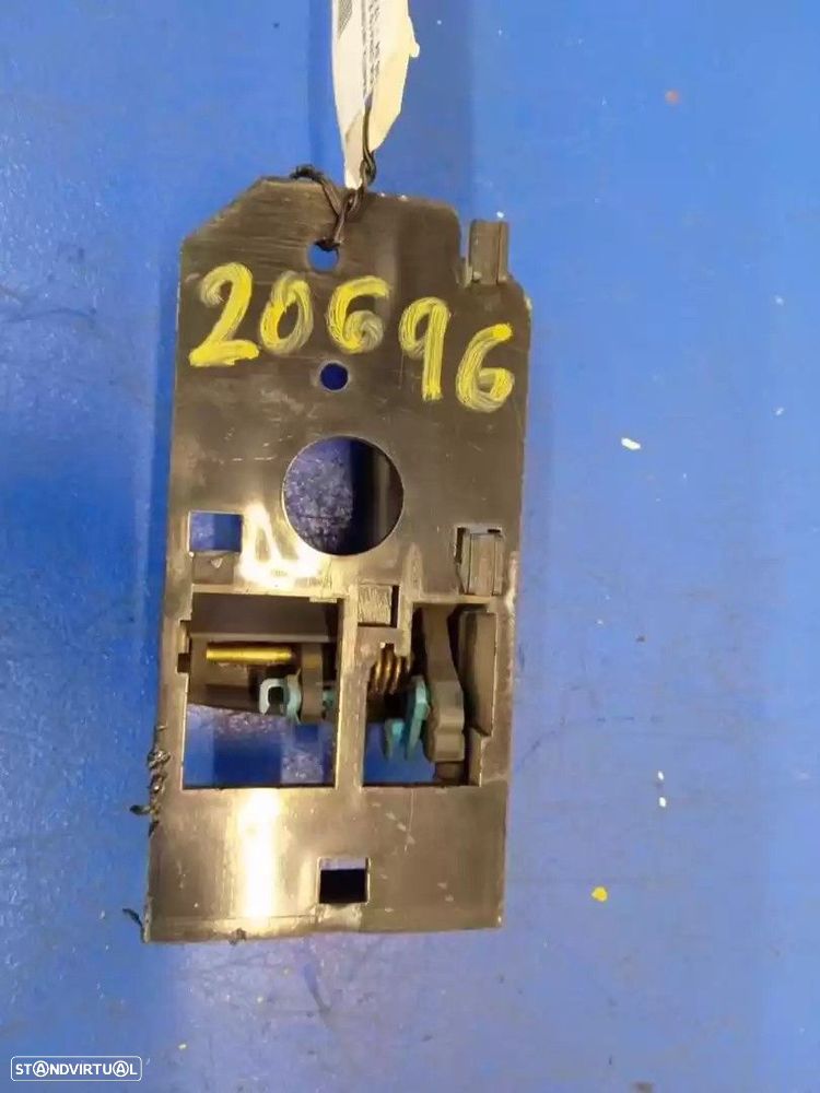 MANIPULO INTERIOR FRONTAL DIREITO KIA CERATO FASTBACK 2004 -82623LD000 - 1