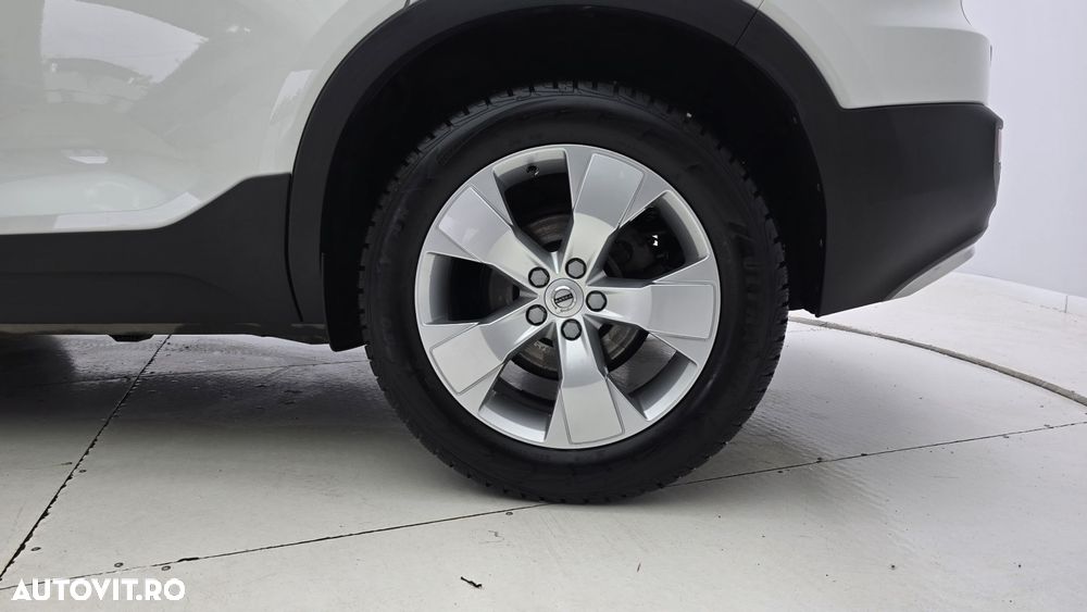 Volvo XC 40 T3 AT8 Momentum Pro - 22