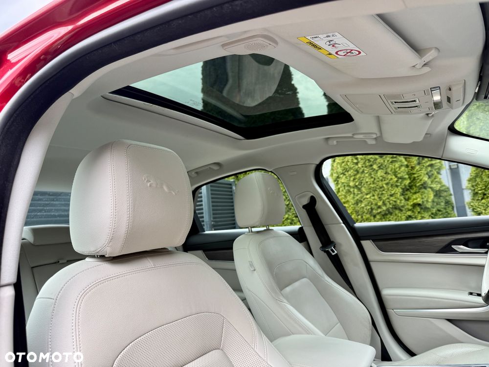 Jaguar XF 2.0 D200 mHEV AWD HSE - 24