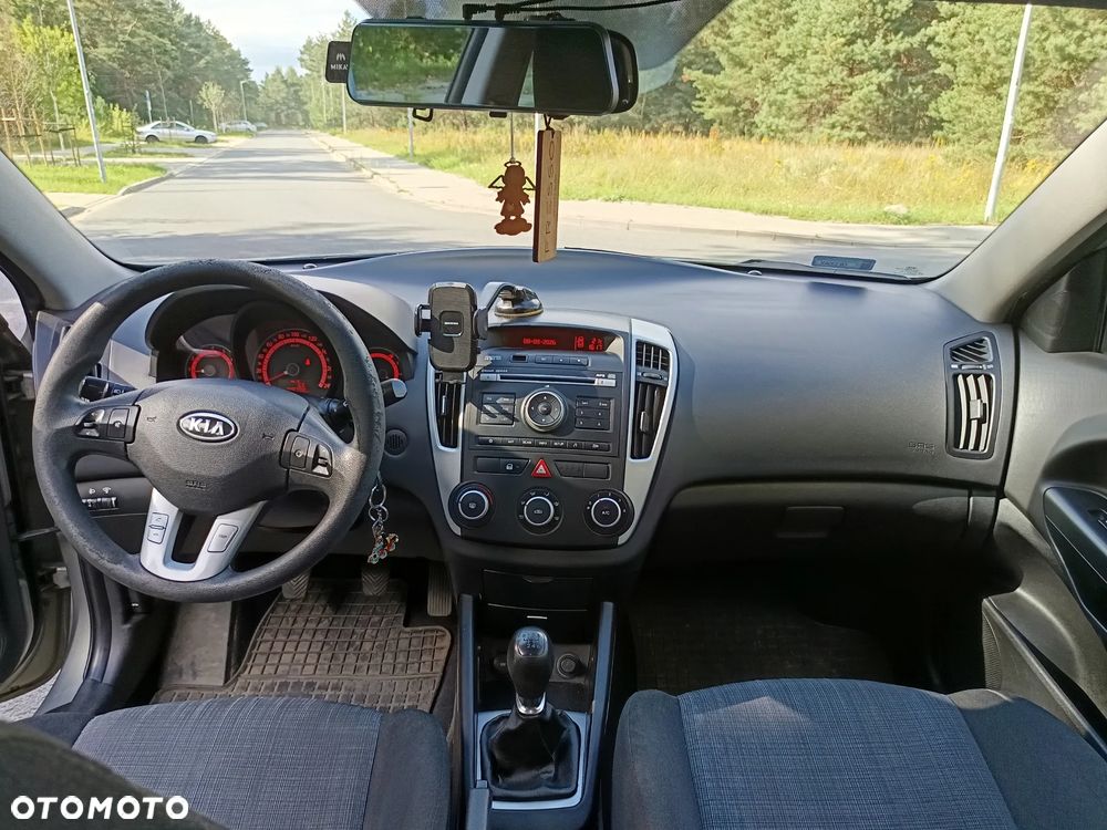Kia Ceed - 8