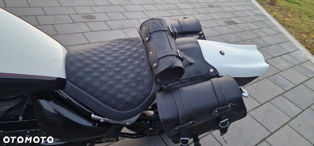 Suzuki Intruder - 7