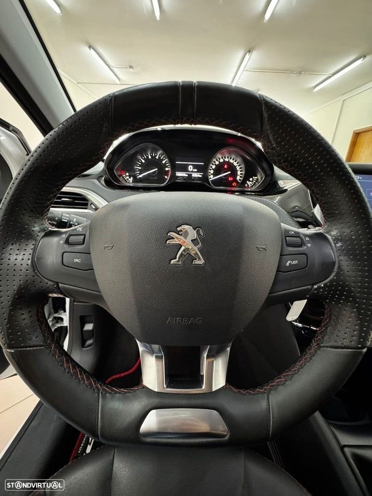 Peugeot 208 1.2 PureTech GT Line - 18