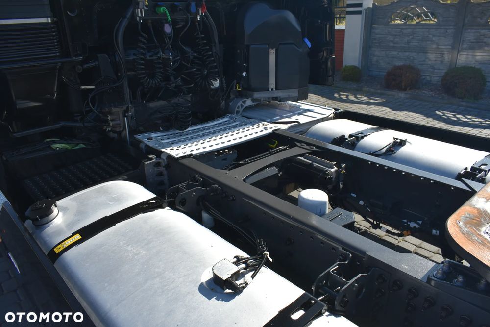 Volvo FH 500 XL MEGA // RETARDER // FULL LED // SKÓRY // XENON // TV // FULL AIR // BLACK EDITION // TRĄBY HADLEY // ORUROWANIE - 23