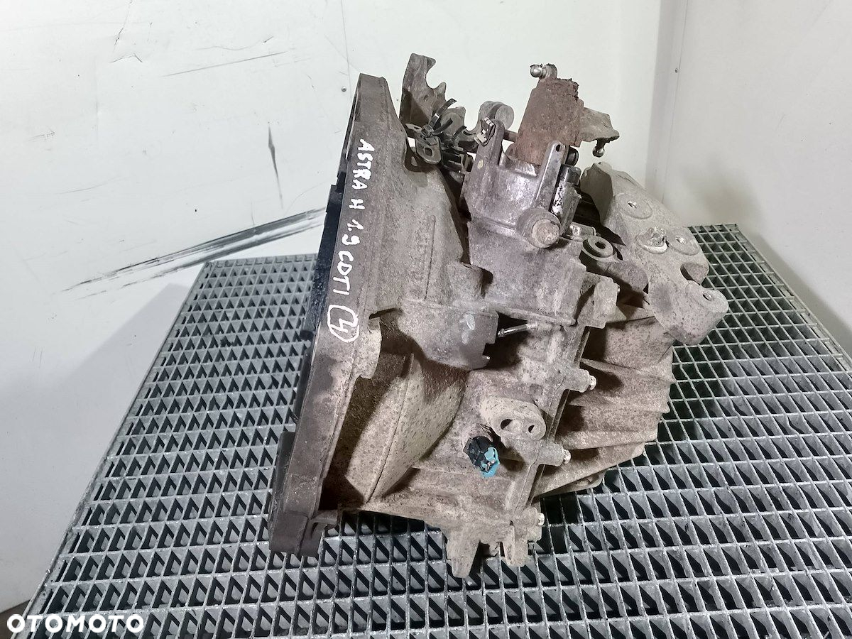 SKRZYNIA BIEGÓW MANUALNA OPEL ASTRA H M32  55192042 1.9 CDTI - 3