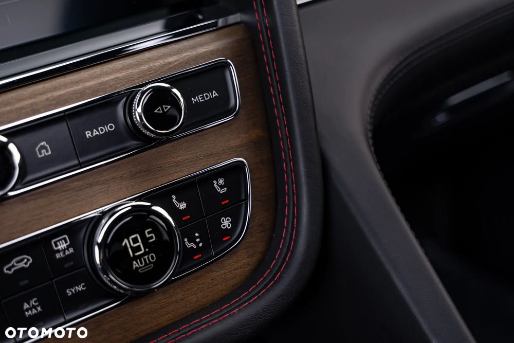 Bentley Bentayga EWB Azure - 29