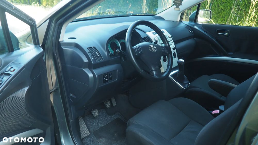 Toyota Corolla Verso - 8