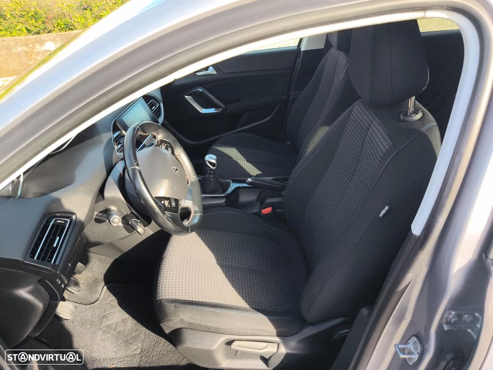 Peugeot 308 1.5 BlueHDi Style J17 - 19