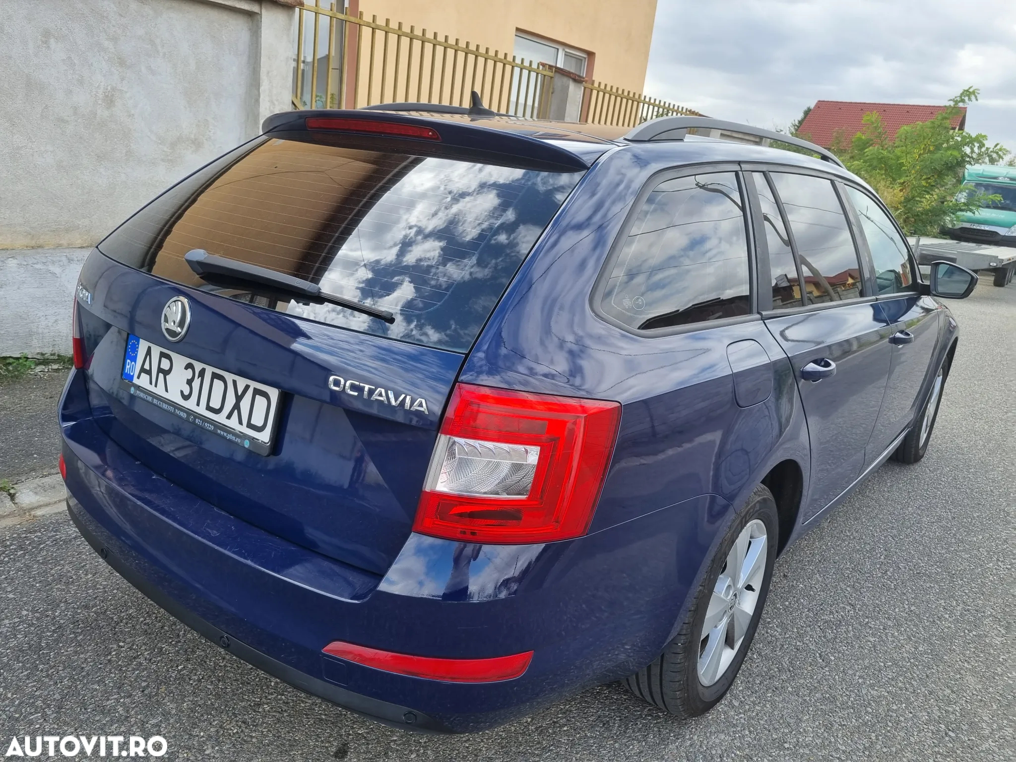 Skoda Octavia 1.6 TDI DSG Ambition - 4