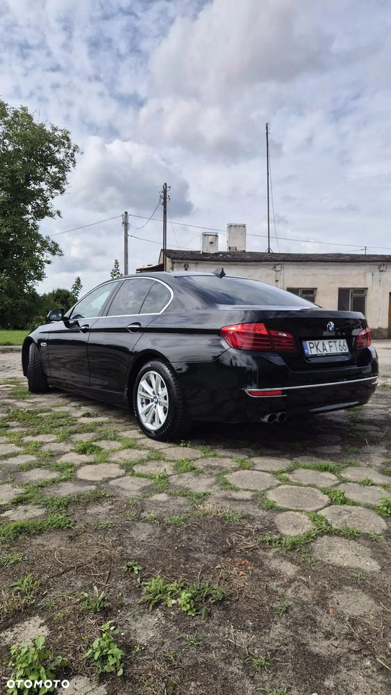 BMW Seria 5 525d xDrive - 10