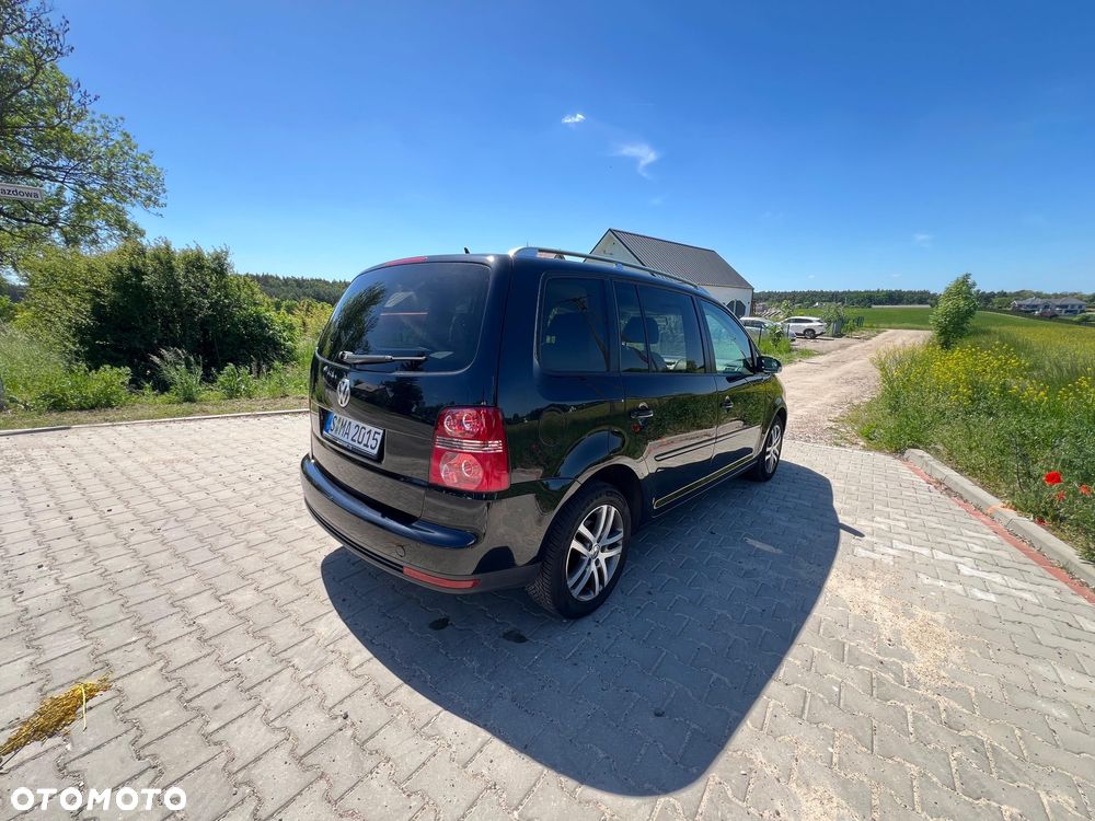 Volkswagen Touran - 5