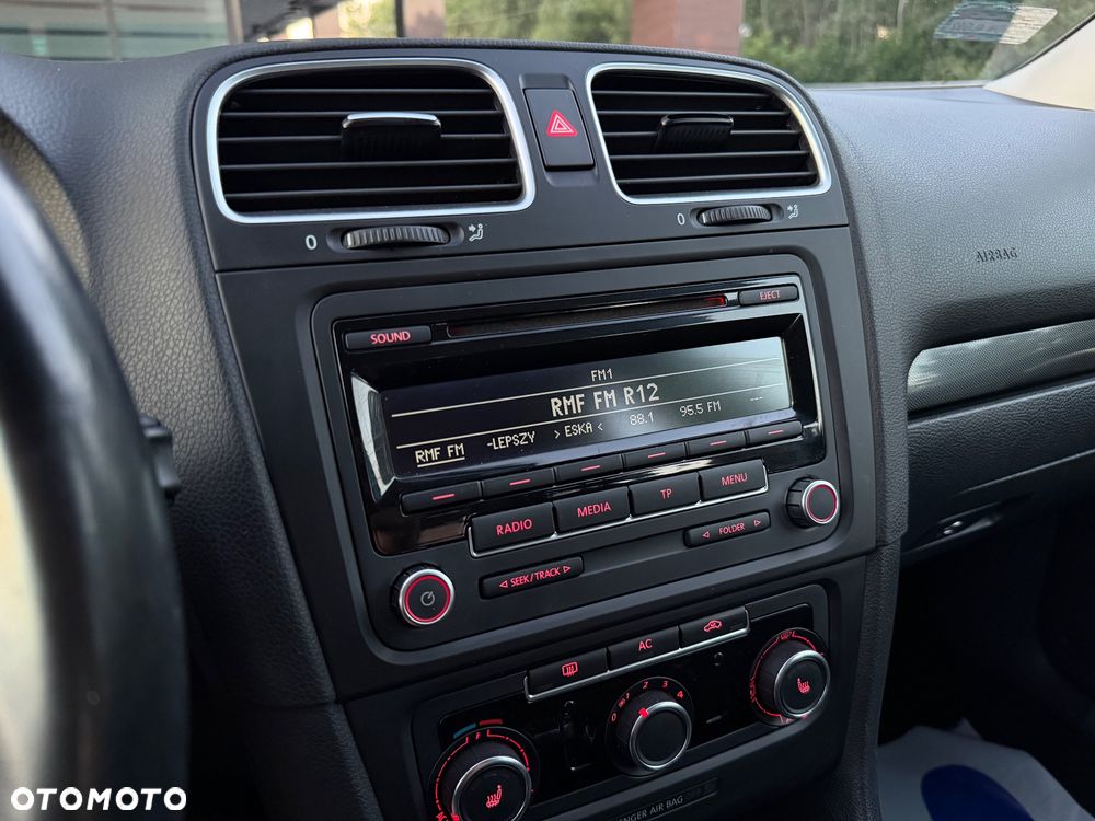Volkswagen Golf - 32