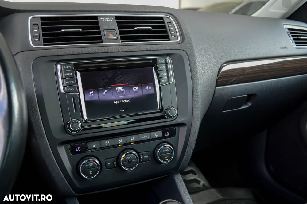 Volkswagen Jetta 2.0 TDI Comfortline - 11