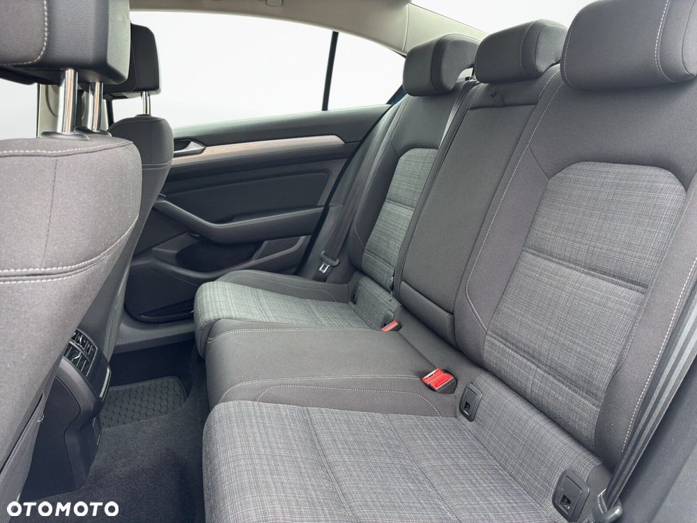Volkswagen Passat - 14