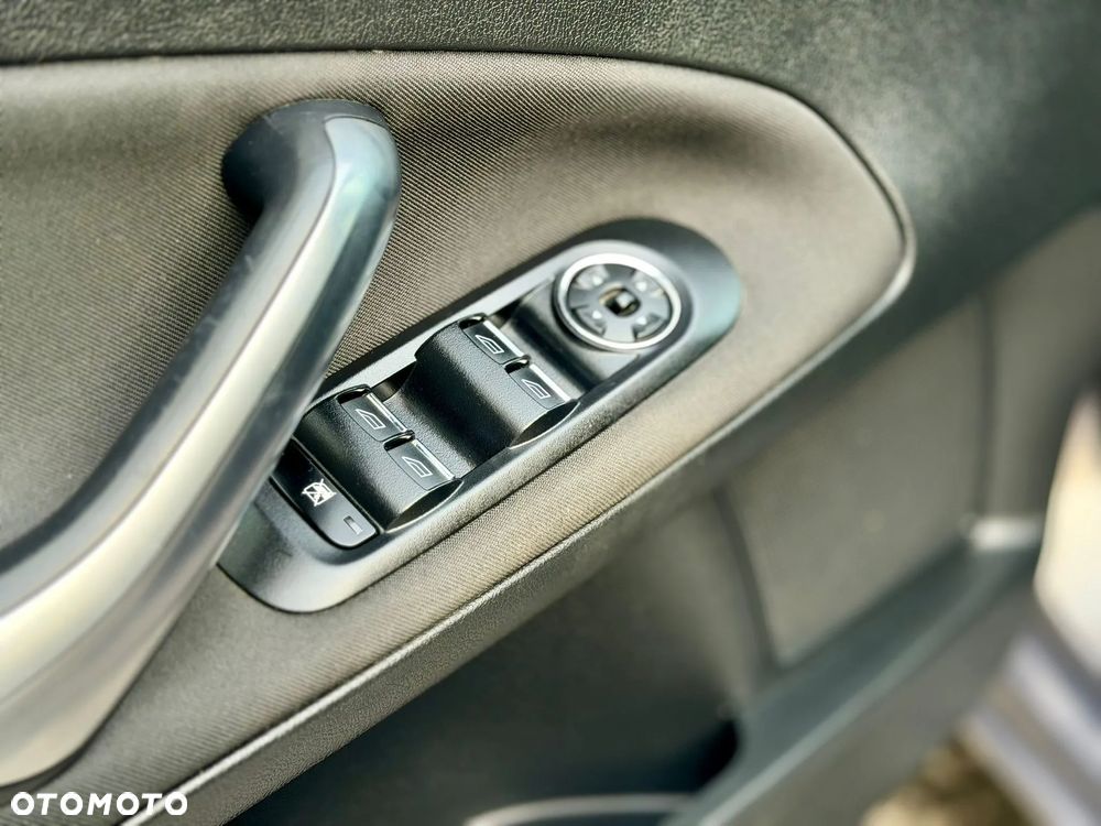 Ford Mondeo 2.0 TDCi Trend - 36