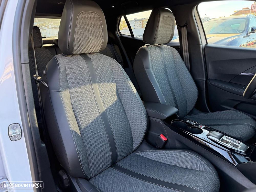 Peugeot 2008 1.2 Hybrid Allure e-DCS6 - 17