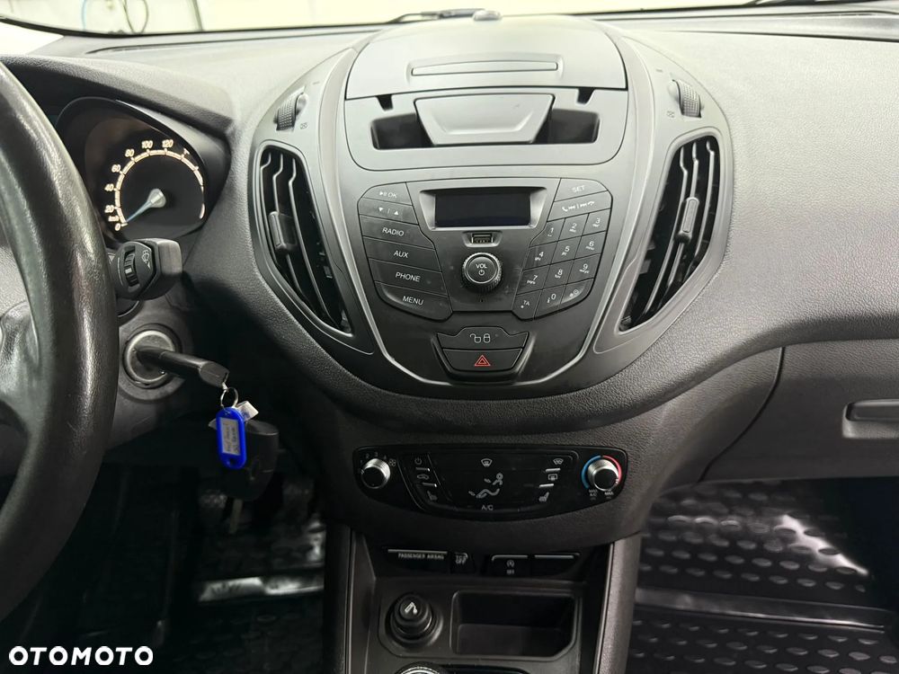 Ford Transit Courier - 12