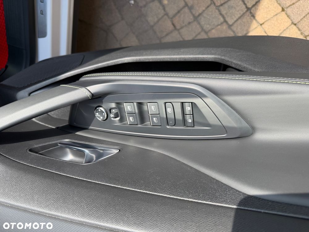 Peugeot 408 - 13