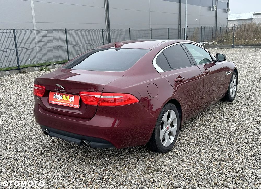 Jaguar XE 20t Prestige - 5