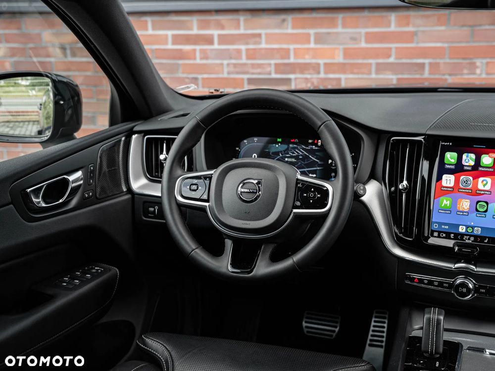 Volvo XC 60 B4 D Plus Dark - 32