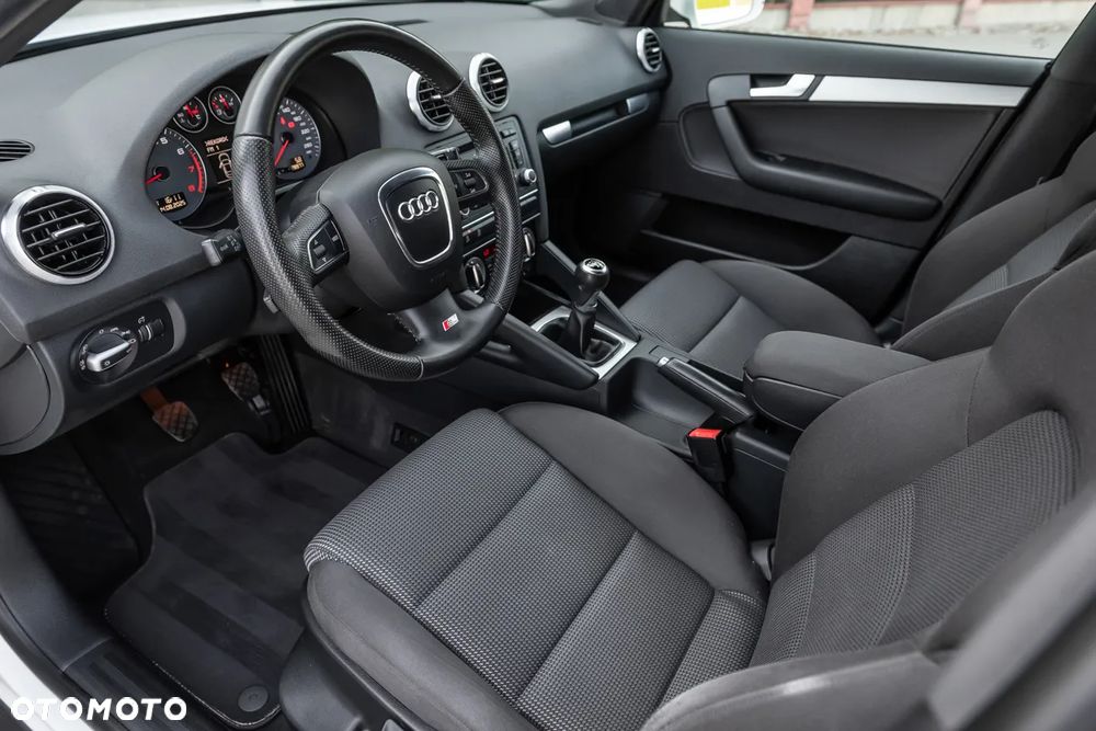 Audi A3 Sportback 1.4 TFSI S line Sportpaket - 25