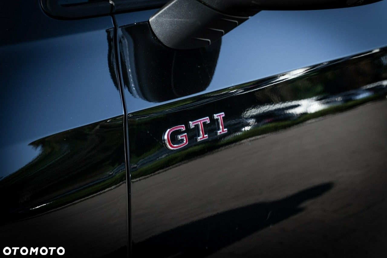Volkswagen Golf - 11