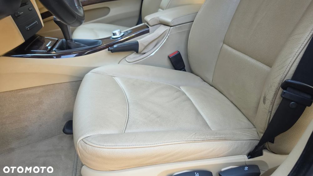 BMW Seria 3 318i - 23