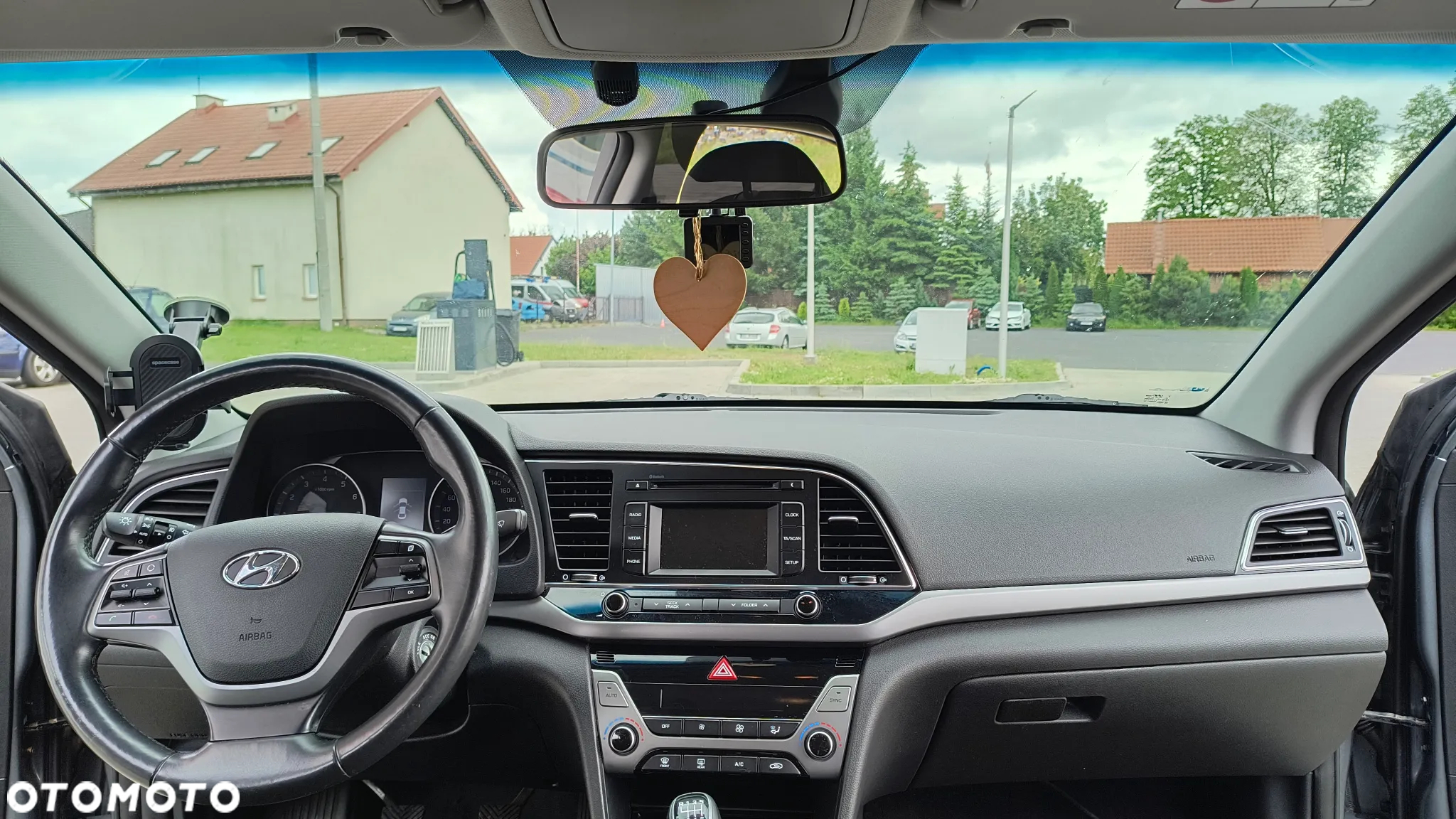 Hyundai Elantra 1.6 Comfort - 19