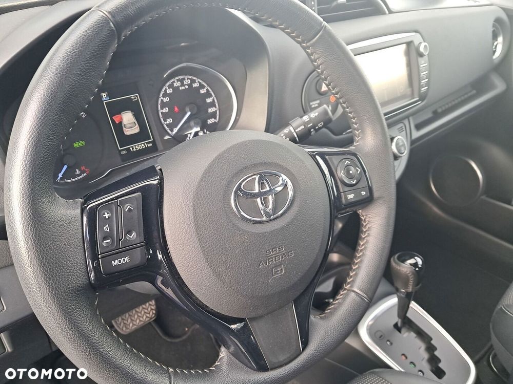 Toyota Yaris Hybrid 100 Dynamic - 13