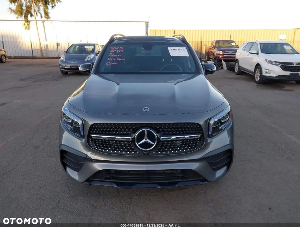 Mercedes-Benz GLB 250 4-Matic AMG Line 8G-DCT - 2