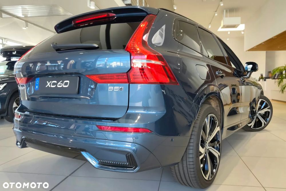 Volvo XC 60 B5 B AWD Ultimate Dark - 2