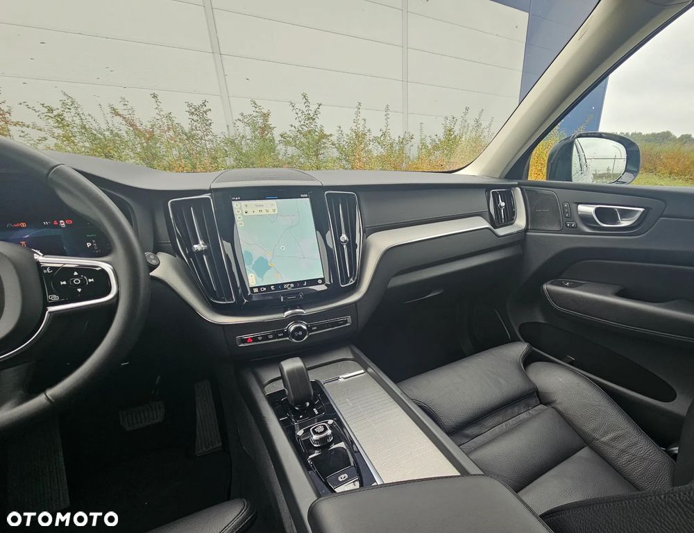 Volvo XC 60 T6 Plug-In Hybrid AWD Ultra Black Edition - 12