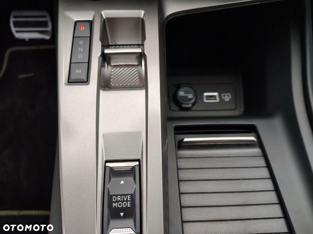 Peugeot 408 - 21