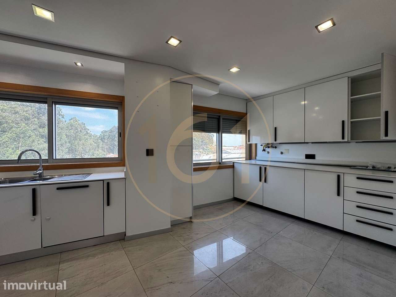 Apartamento T3+1 duplex com 2 terraços e varandas - Grande imagem: 5/30