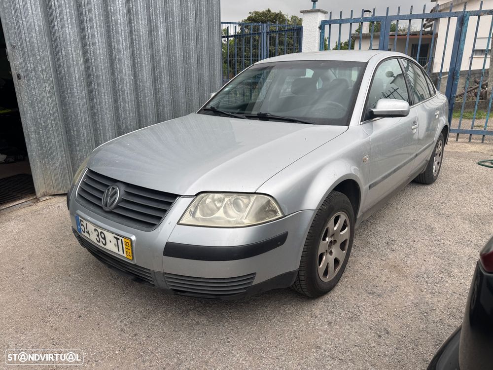 VW Passat 1.9 TDi Confortline - 1