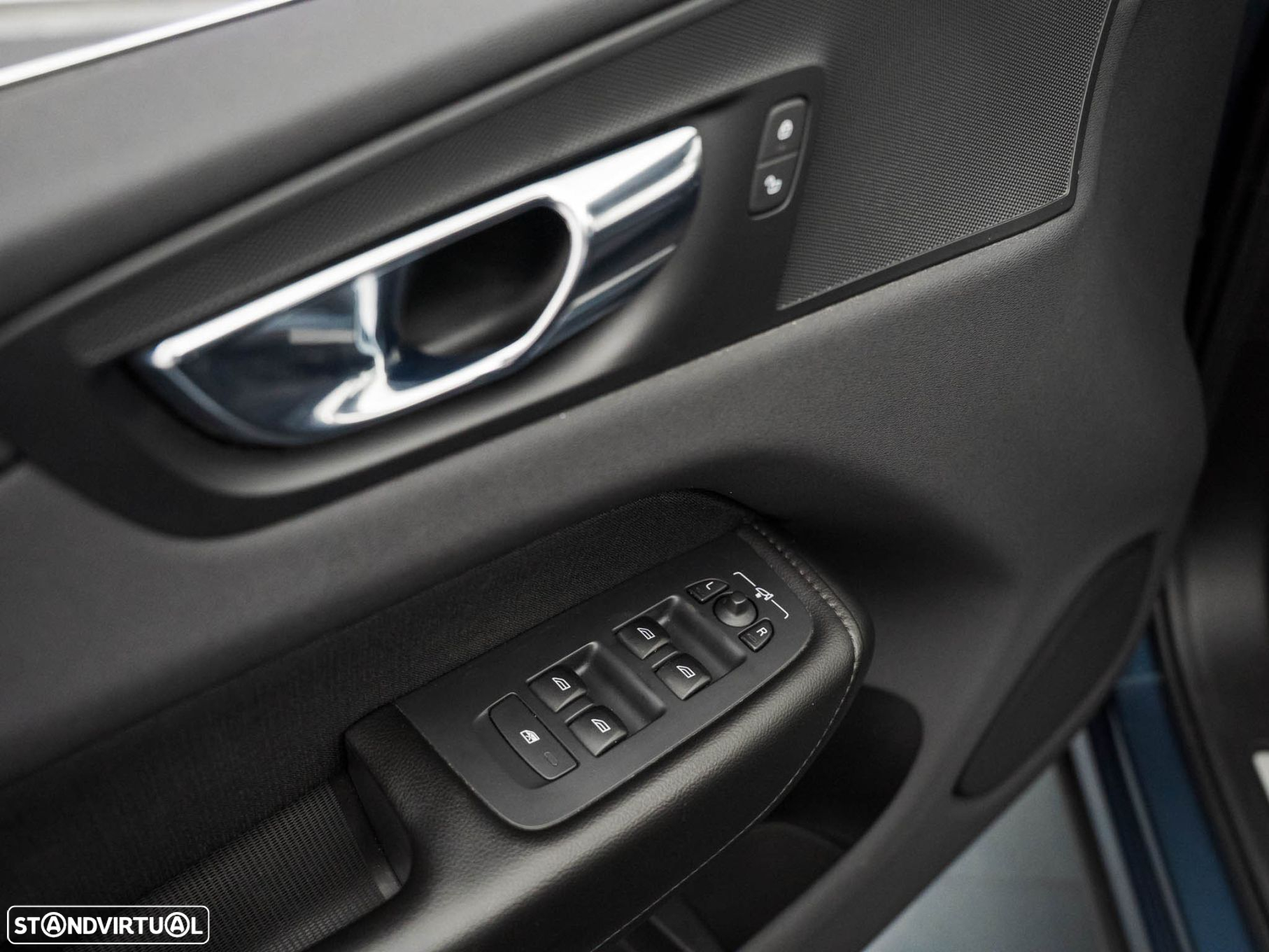 Volvo XC 60 2.0 T8 PHEV Momentum Plus AWD - 18