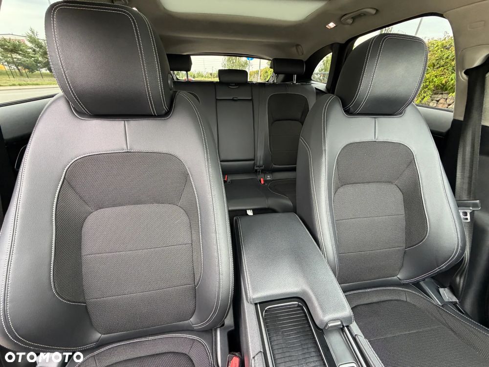 Jaguar F-Pace 2.0 i4D AWD R-Sport - 29