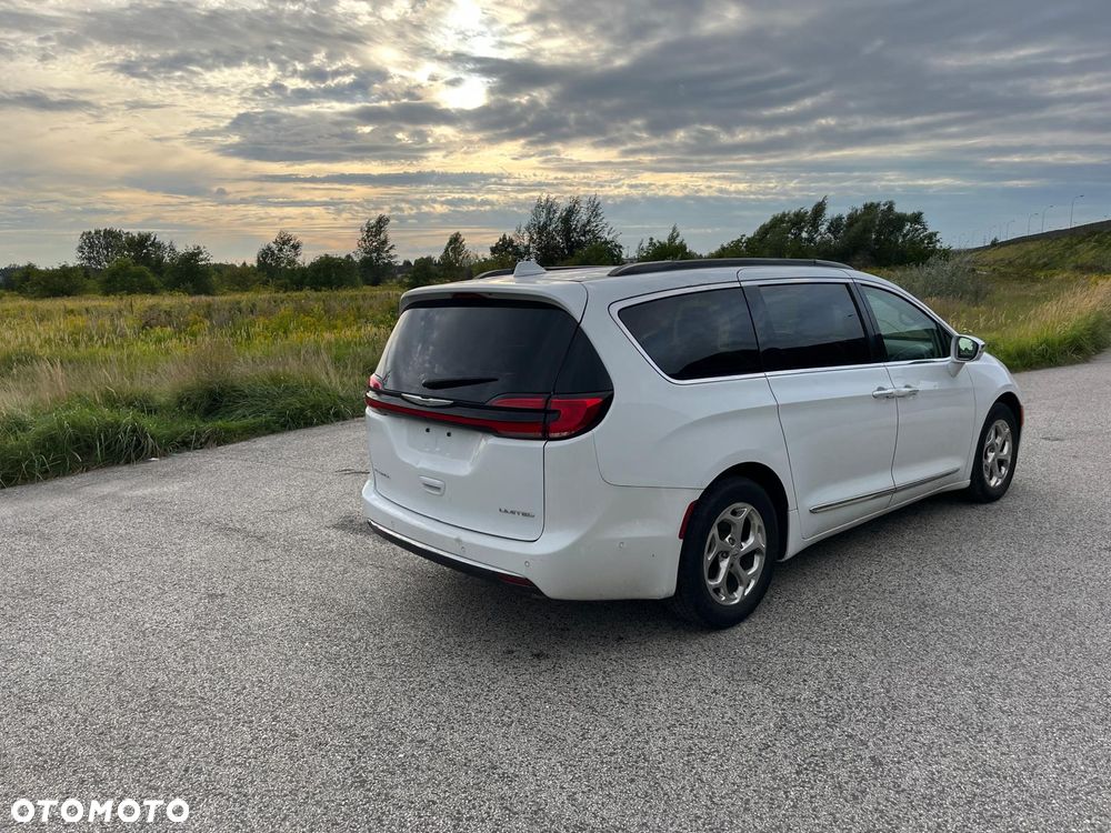 Chrysler Pacifica - 8