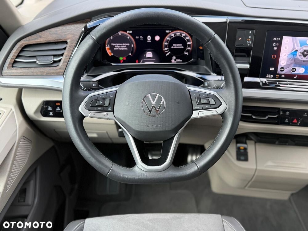 Volkswagen Multivan - 11