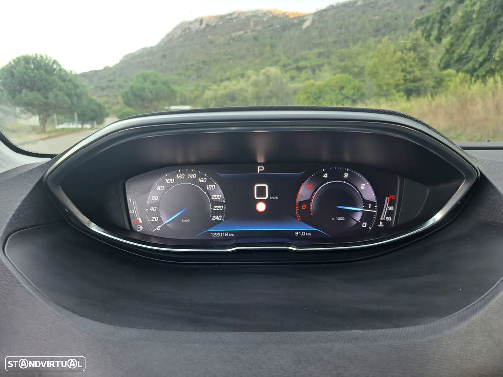 Peugeot 3008 1.5 BlueHDi Allure EAT8 - 22