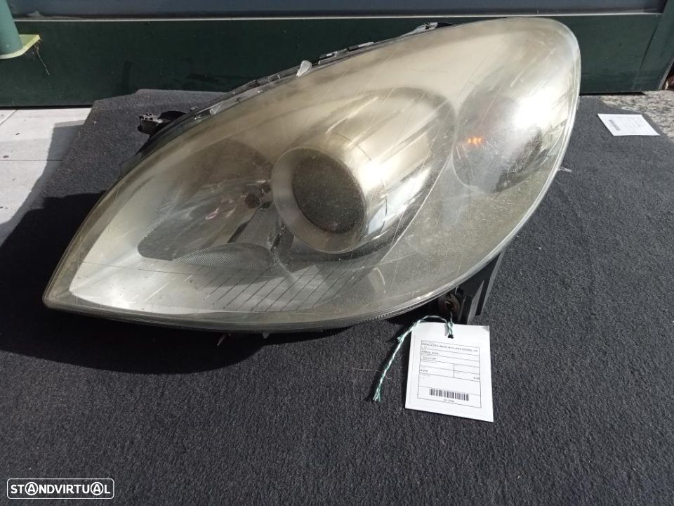Farol esquerdo Mercedes W245 / A1698201761 - 1