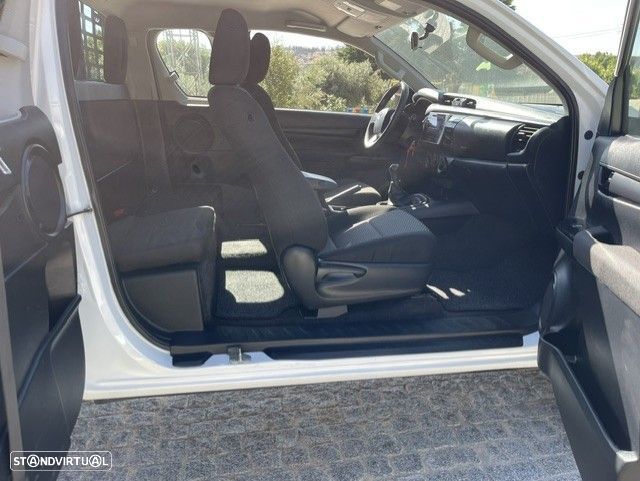 Toyota Hilux - 11