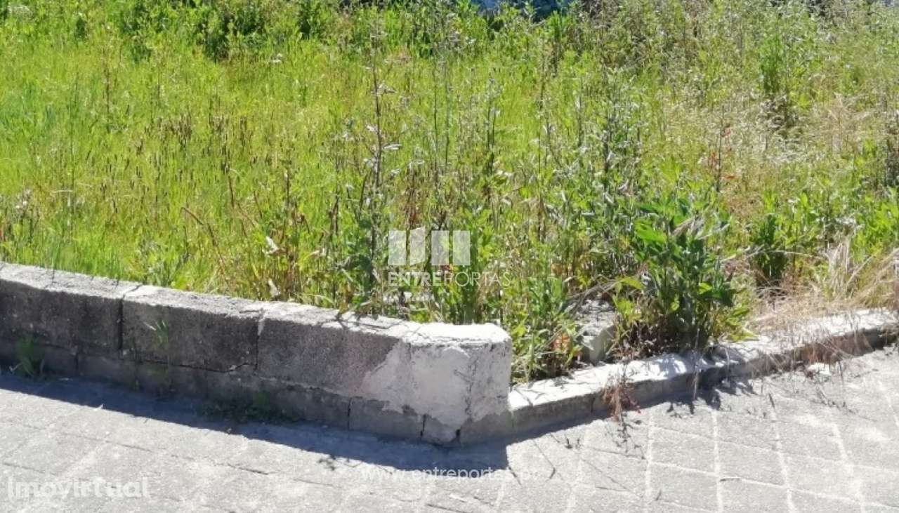 Venda de Lote com 145 m2, Vila Nova da Telha, Maia - Grande imagem: 2/11