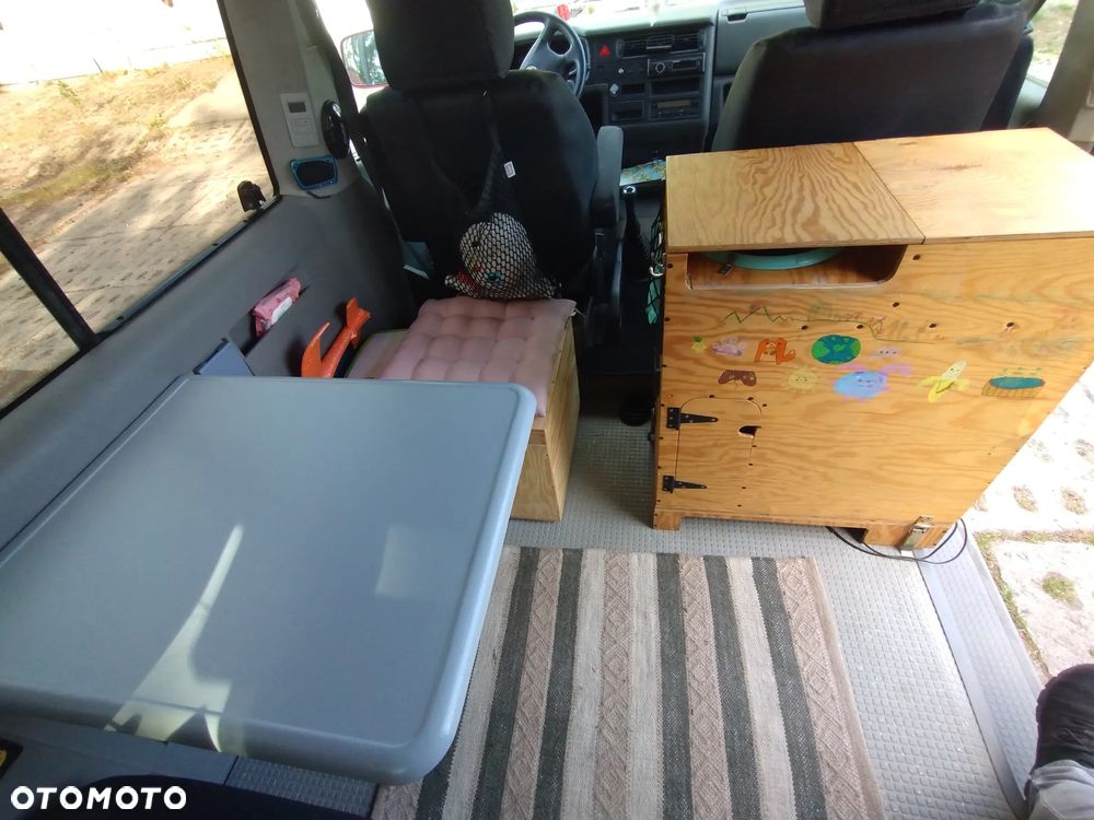 Volkswagen Multivan - 19