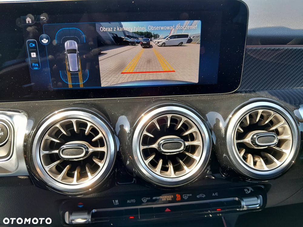 Mercedes-Benz GLB 200 AMG Line 7G-DCT - 11