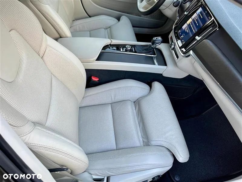 Volvo V90 Cross Country - 22