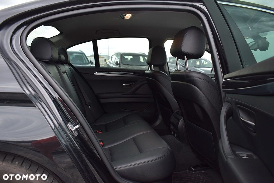 BMW Seria 5 525d Sport-Aut - 11