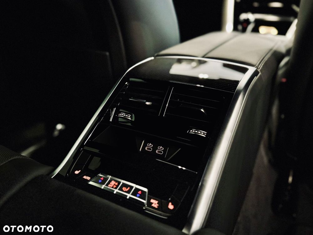 BMW Seria 8 - 15