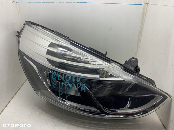 LAMPA PRAWY PRZÓD PRAWA PRZEDNIA 260102796R RENAULT CLIO IV 12-16 EURO