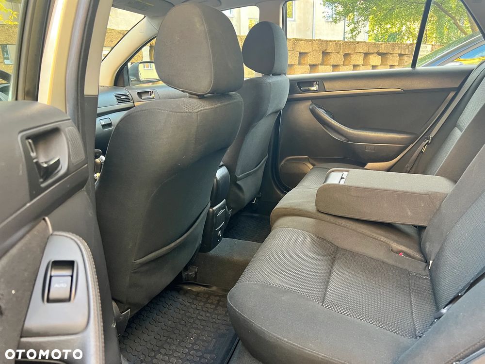 Toyota Avensis 1.8 VVT-i Sol - 18