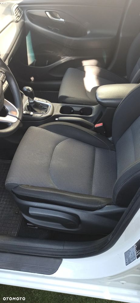 Hyundai i30 1.6 D Classic + - 12